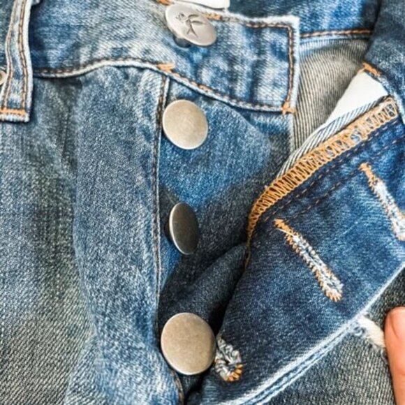 One Teasoon Hawks Distressed Denim Shorts Size 23 Frayed Hem, burnout pockets - Picture 5 of 7